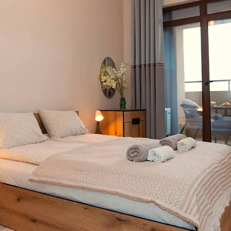 Apartament 905 *